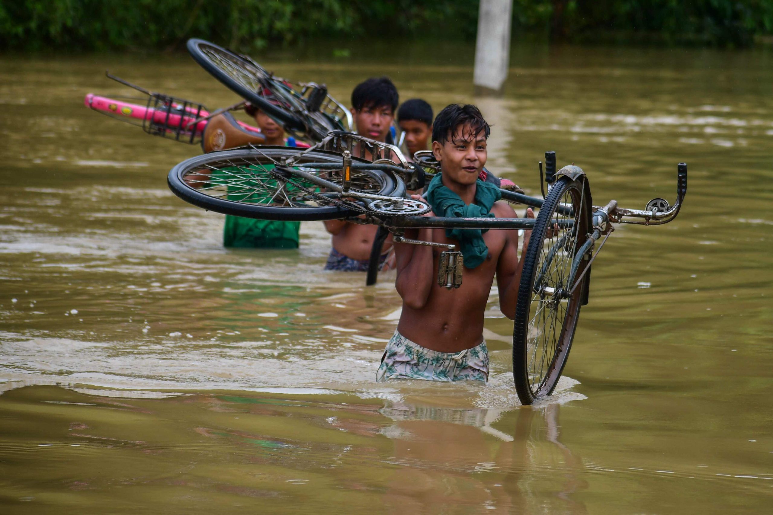 Assam llega a 100 muertes por las inundaciones mientras comienza el regreso a hogares destruidos