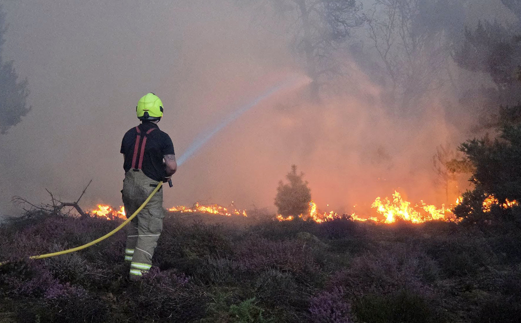 El fuego arrasa 150 hectáreas protegidas en la costa de Suffolk